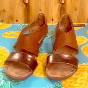 Tan sandals size 6.5